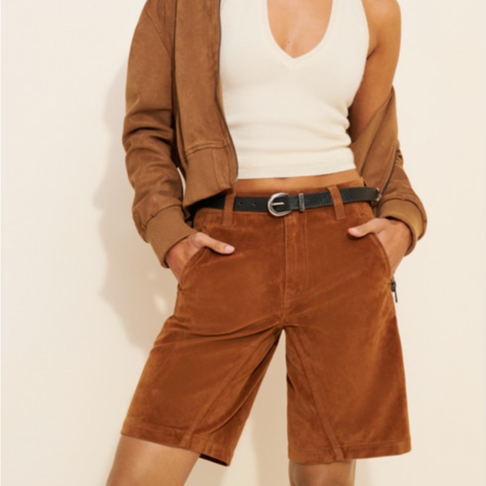We The Free Dylan Vegan Suede Long Shorts
Cinnamon color - Picture 4 of 7